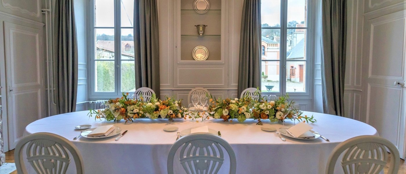 table set for lunch at Veuve Clicquot