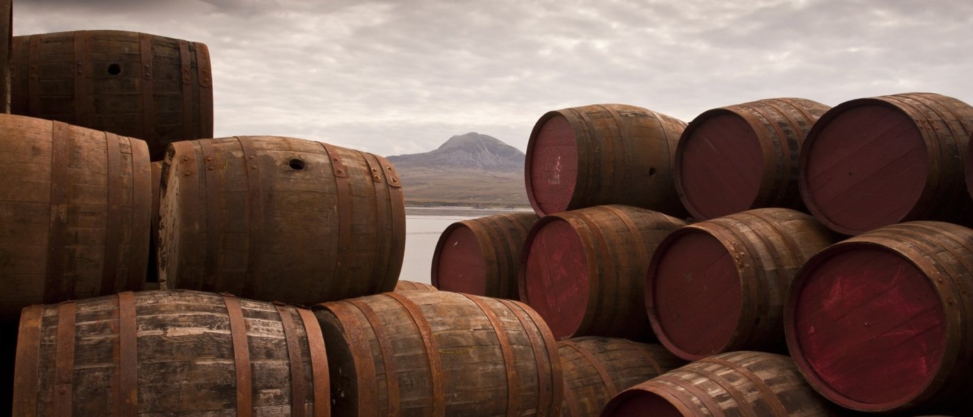 Whisky barrels and Scottish landscape - Wine Paths