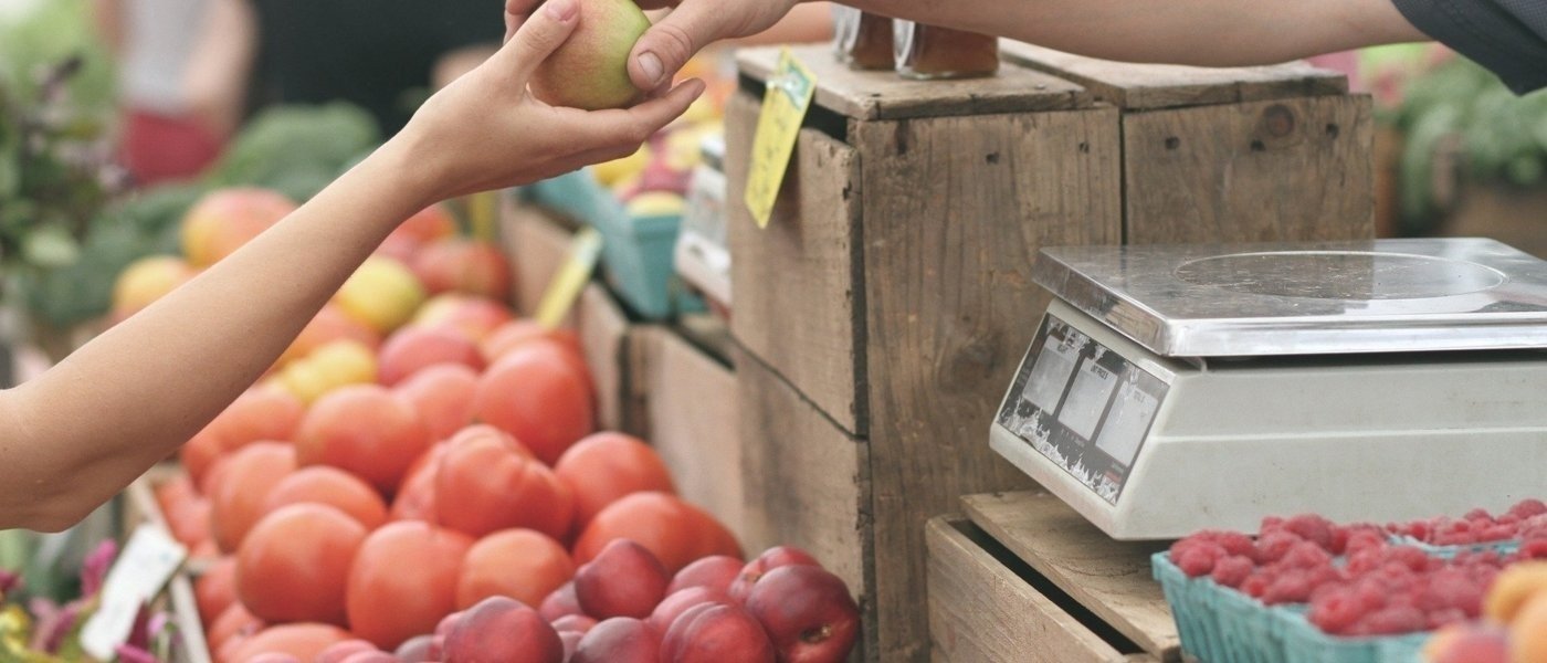 Market in burgundy - Wine Paths