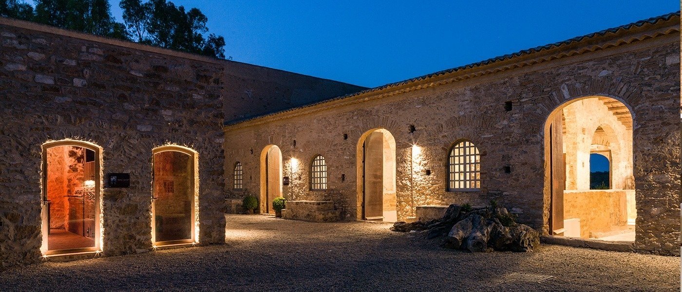 Stay at the Wine Relais Feudi del Pisciotto | Wine Paths