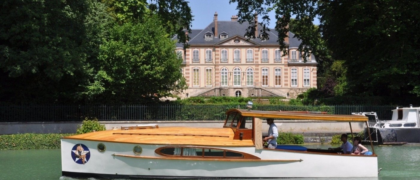 Champagne private cruise on the Marne river