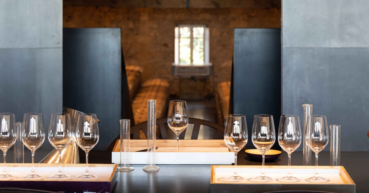 Make your own blend (⇾ Saint-Emilion) - Château de Ferrand | Wine Paths