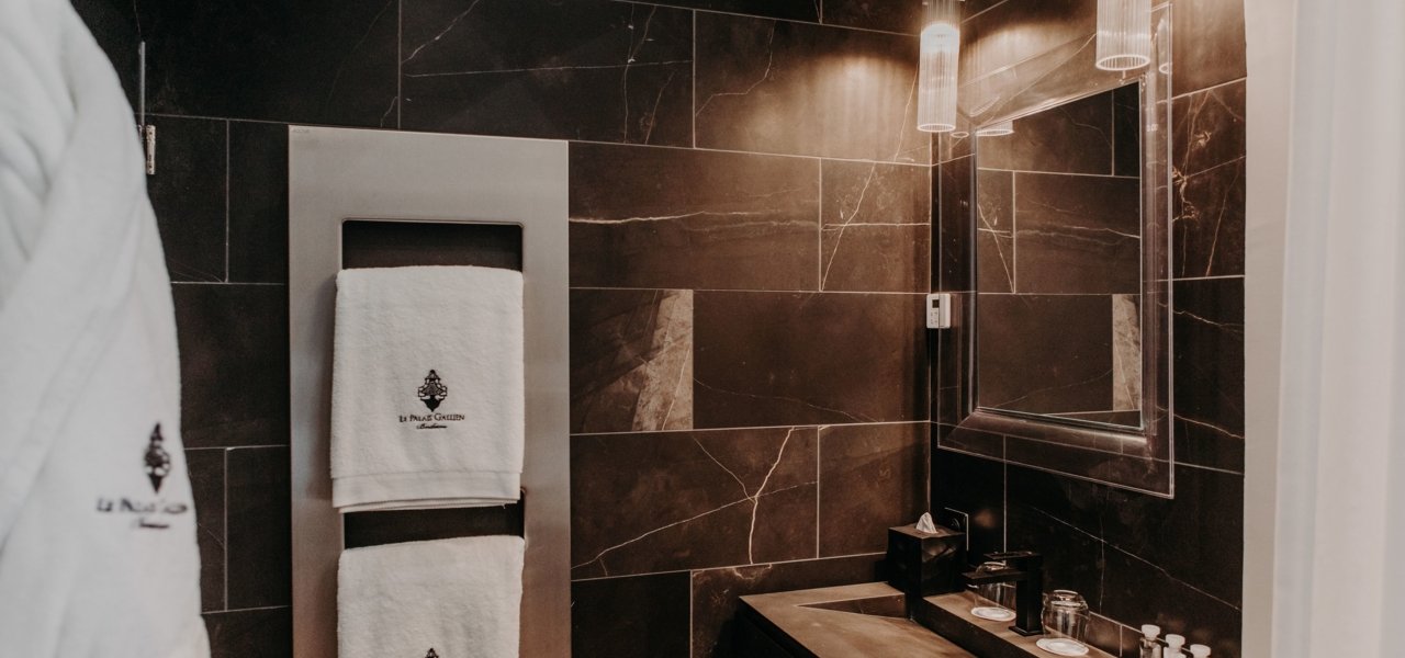 bathroom details and towels