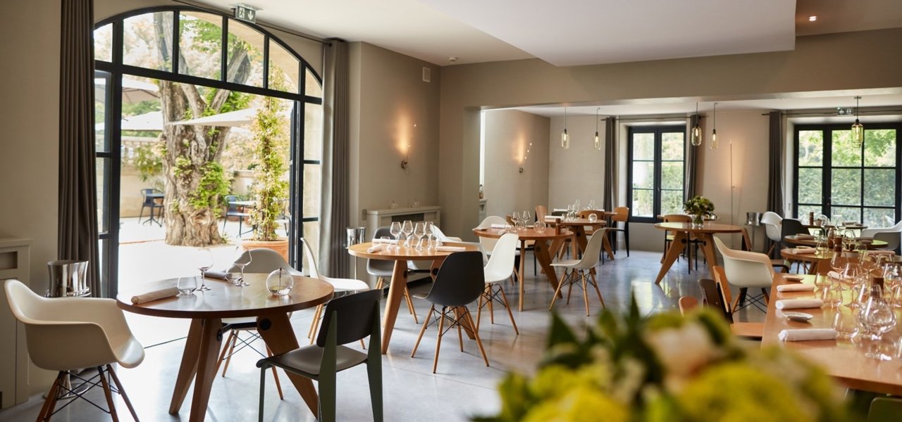Indoor restaurant at Domaine de Fontenille - Wine Paths