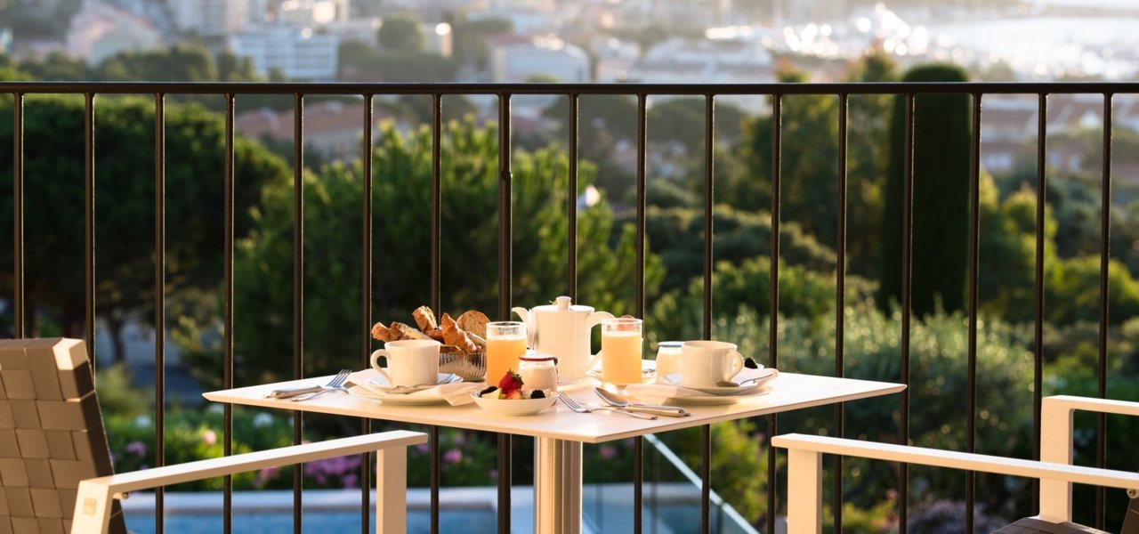 Breakfast with view over Calvi - Wine Paths