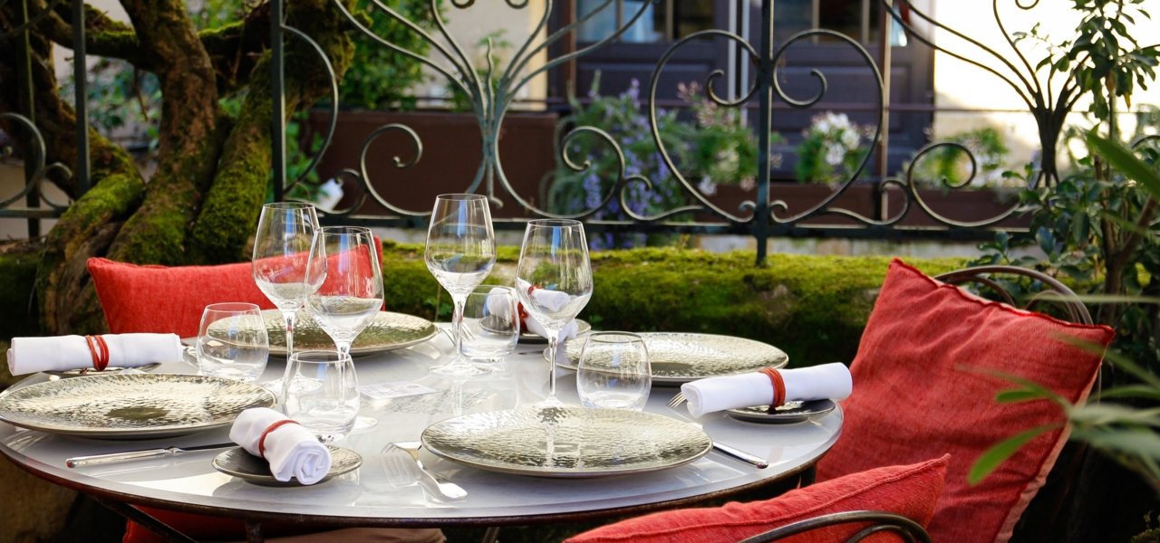 Dine at Logis de la Cadène | Wine Paths