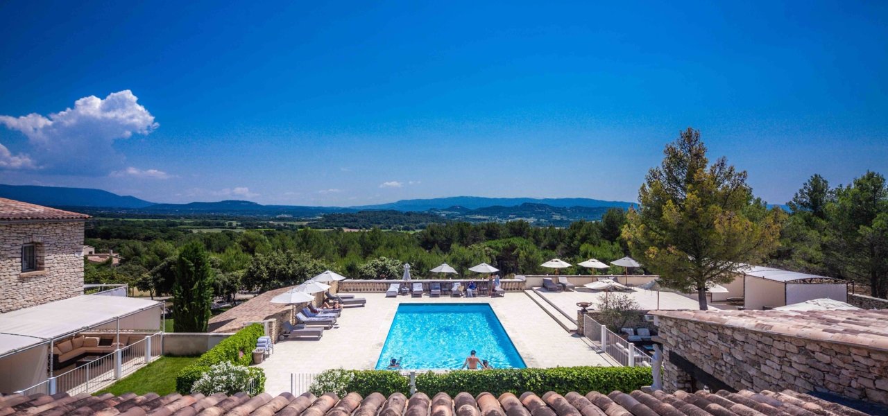 Le Phebus View over the pool and the Provence region - Wine Paths