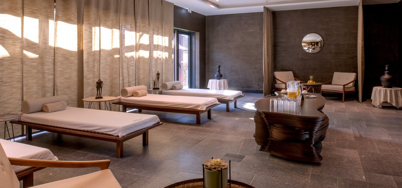 Plan Your Stay At Hotel Chais Monnet Book A Luxury Room And Wine Related Activities On Winepaths Com Wine Paths