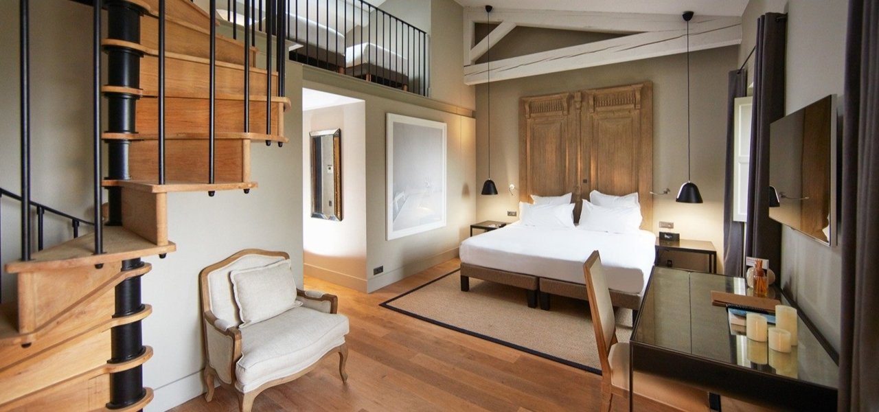 Chambre 8 at Domaine de Fontenille - Wine Paths