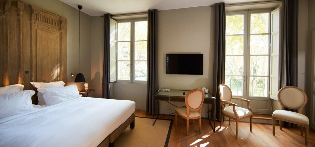 Bedroom at Domaine de Fontenille - Wine Paths
